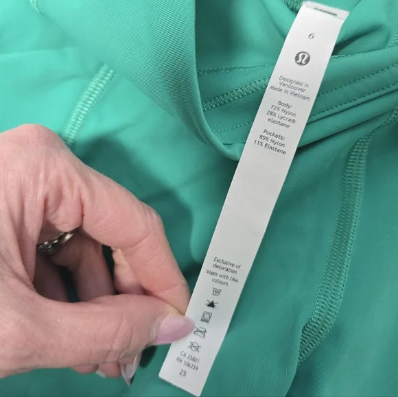 Lululemon Green Bike Shorts with Pockets, 6 - Picture 4 of 6